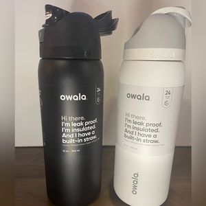 COPY - NWT Owala 32oz stainless steel water bottle bundle: black & white GREAT …